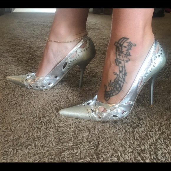 SALE! 🤍Bakers Party Pump!🤍 - Picture 7 of 9